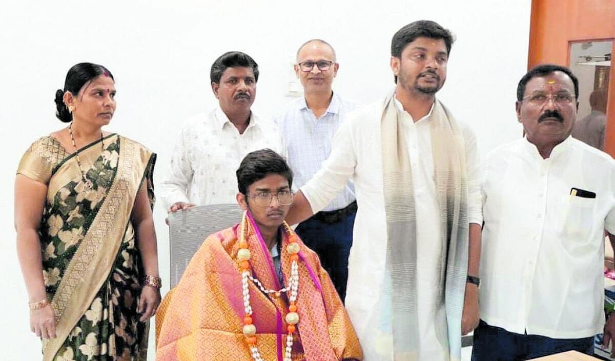 ವಿದ್ಯಾರ್ಥಿ ವಿಕ್ರಮಗೆ ಸನ್ಮಾನ