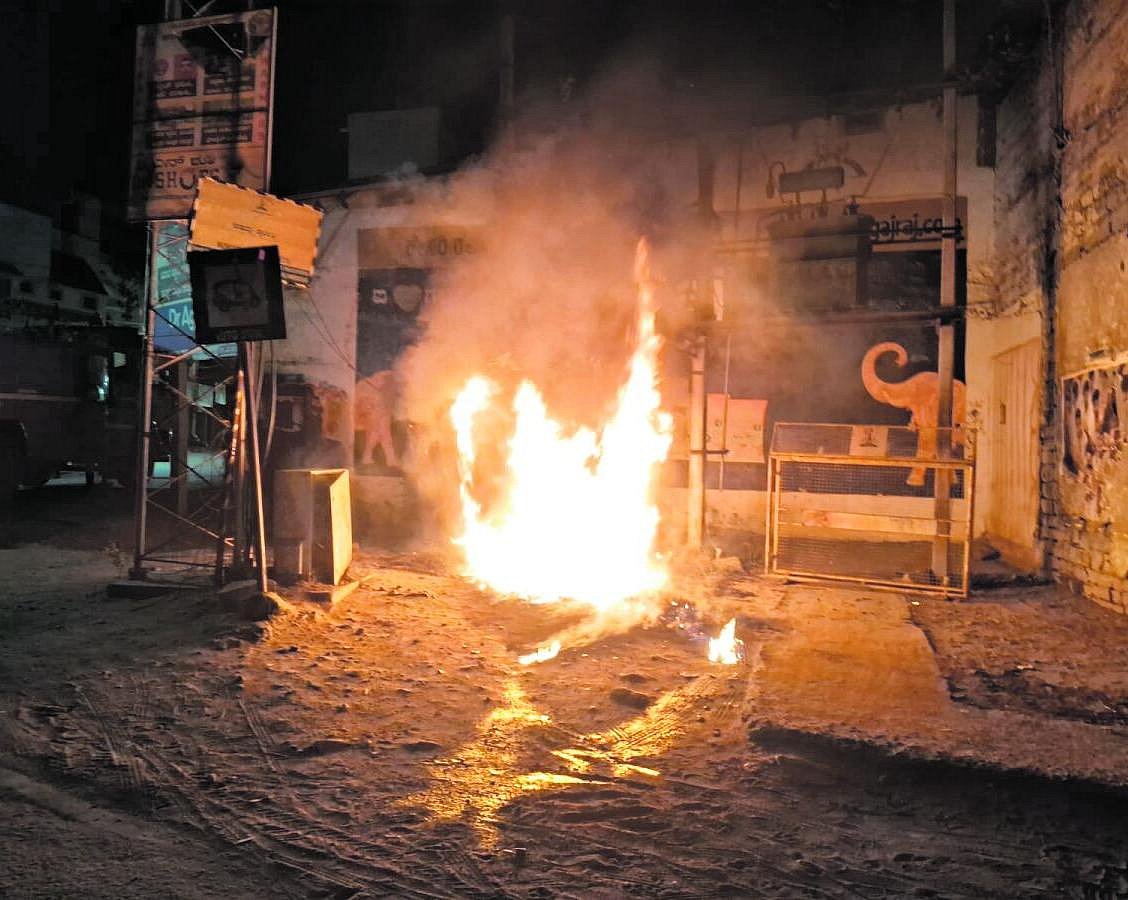 ವಿದ್ಯುತ್ ಪರಿವರ್ತಕಕ್ಕೆ ಬೆಂಕಿ