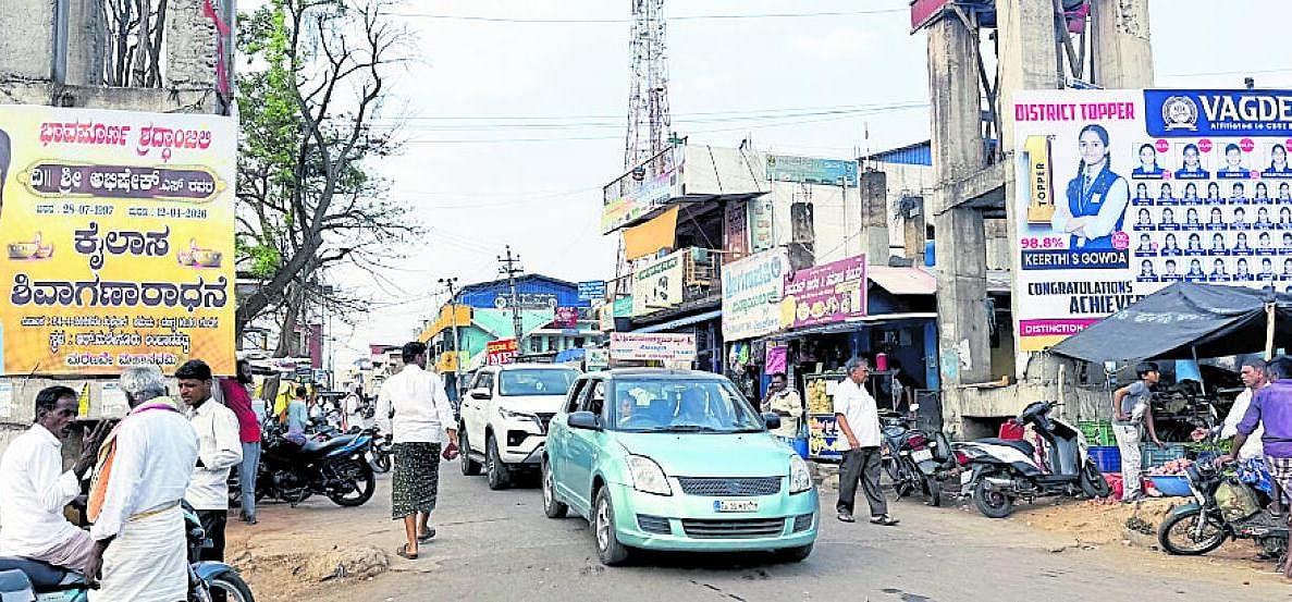 ಗಣಪತಿ ರಸ್ತೆಯಲ್ಲಿ ಸಂಚಾರವೇ ಸವಾಲು
