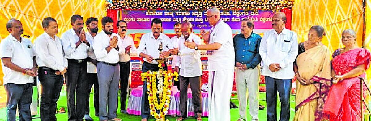 ‘ನಿವೃತ್ತ ನೌಕರರು ಸಮಾಜಕ್ಕೆ ಆದರ್ಶ’