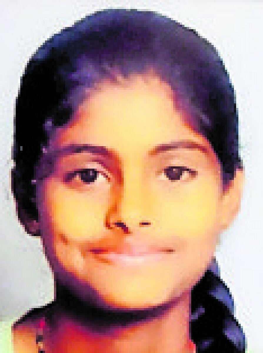 ಪತ್ರಿಕೆ ವಿತರಣೆ ಮಾಡುತ್ತಾ 574 ಅಂಕ ಪಡೆದ ಅನು