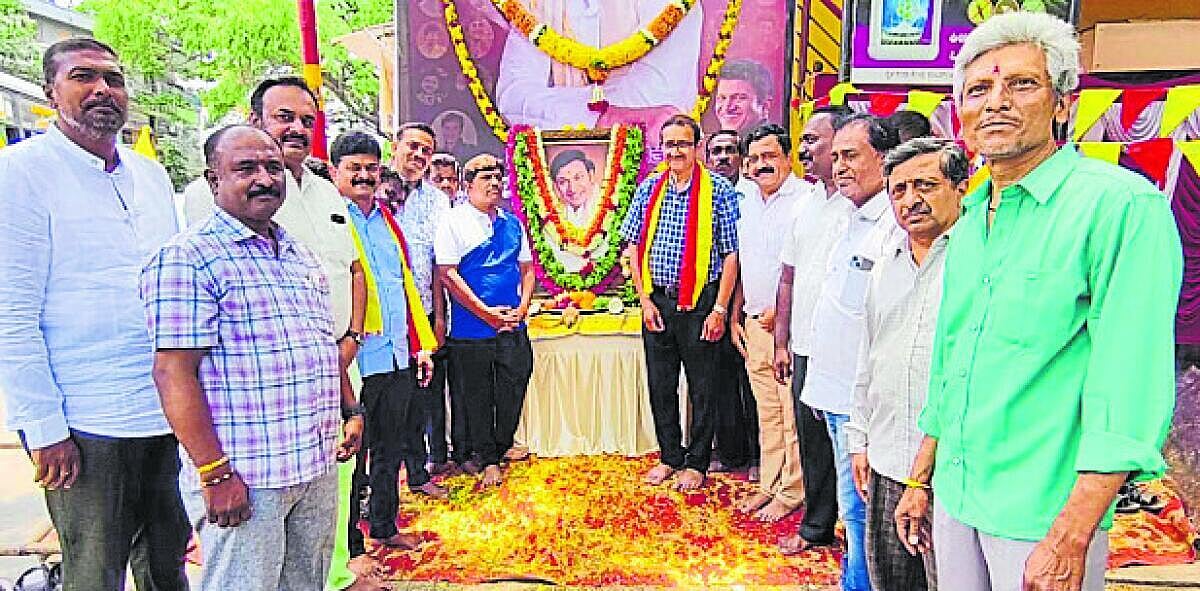 ಪಾತ್ರಗಳಲ್ಲಿ ಜೀವಿಸಿದ ವರನಟ