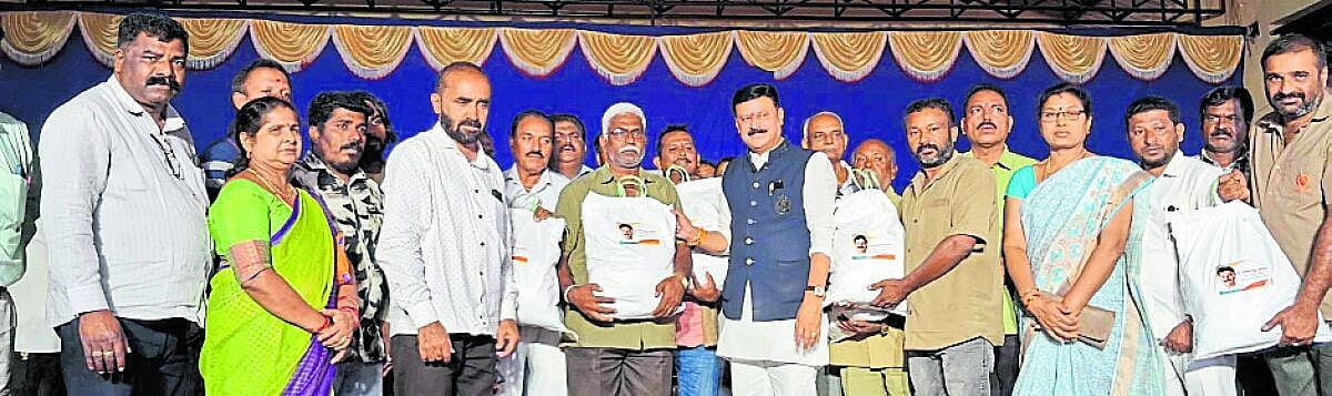 ಯುದ್ಧದ ಪರಿಣಾಮ ಸಂಕಷ್ಟಕ್ಕೆ ಸಿಲುಕಿರುವ ಆಟೊ ಚಾಲಕರು