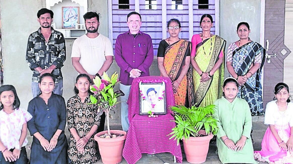 ‘ರಾಜ್ಕುಮಾರ ಜೀವನಾದರ್ಶ ಪ್ರೇರಣೆ’