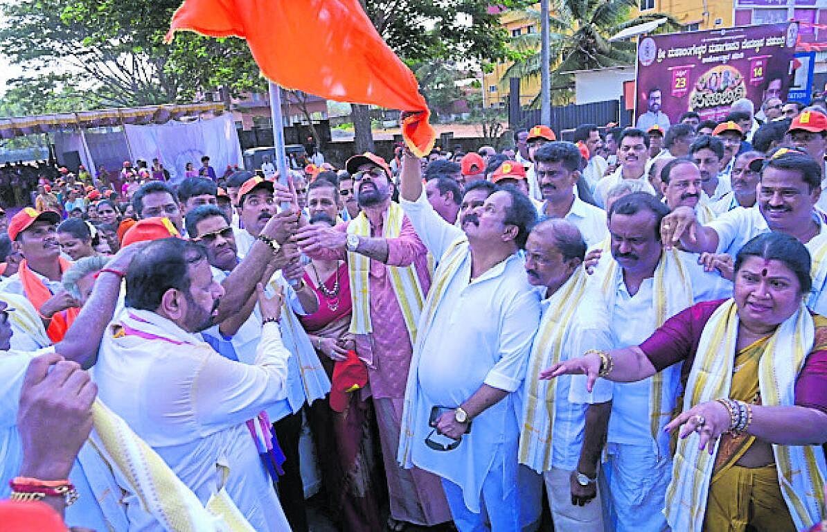 ವಿದ್ಯಾಪ್ರಸನ್ನತೀರ್ಥರಿಂದ ಸಂಸ್ಥಾಪನಾ ಪೂಜೆ