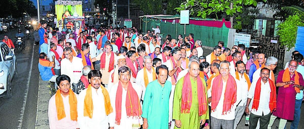 ಶಂಕರಾಚಾರ್ಯರ ಮೂರ್ತಿಯ ಭವ್ಯ ಶೋಭಾಯಾತ್ರೆ