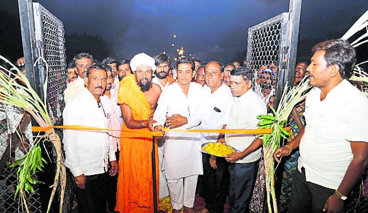 ನಿತ್ಯ ದೇವರ ಪ್ರಾರ್ಥನೆ ಮರೆಯದಿರಿ: ಬಸವಲಿಂಗ ಶ್ರೀ