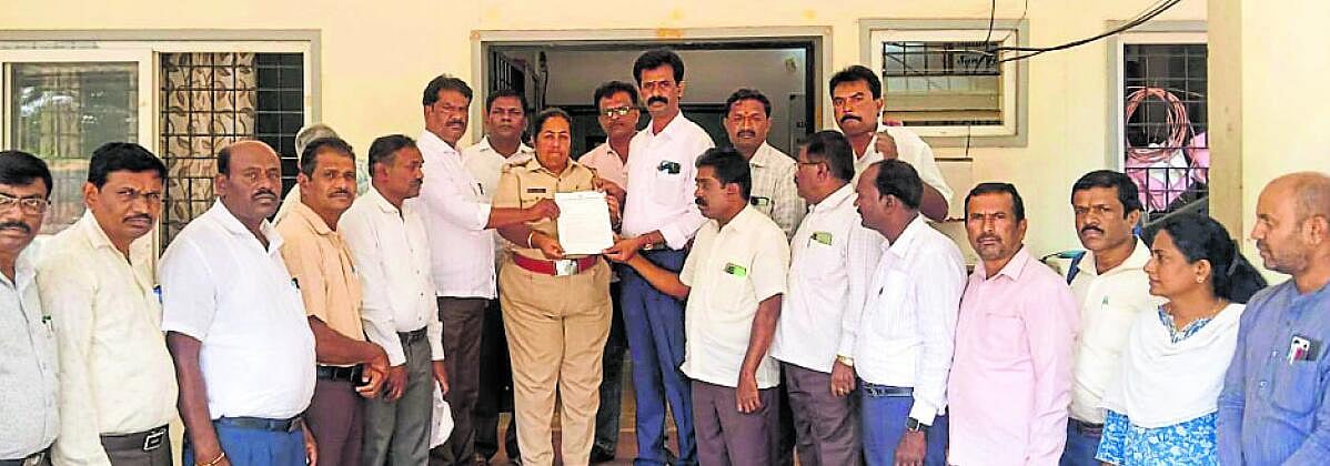 ಜನಗಣತಿ ಕಾರ್ಯಕ್ಕೆ ಅಡ್ಡಿ: ಬಂಧನಕ್ಕೆ ಆಗ್ರಹ