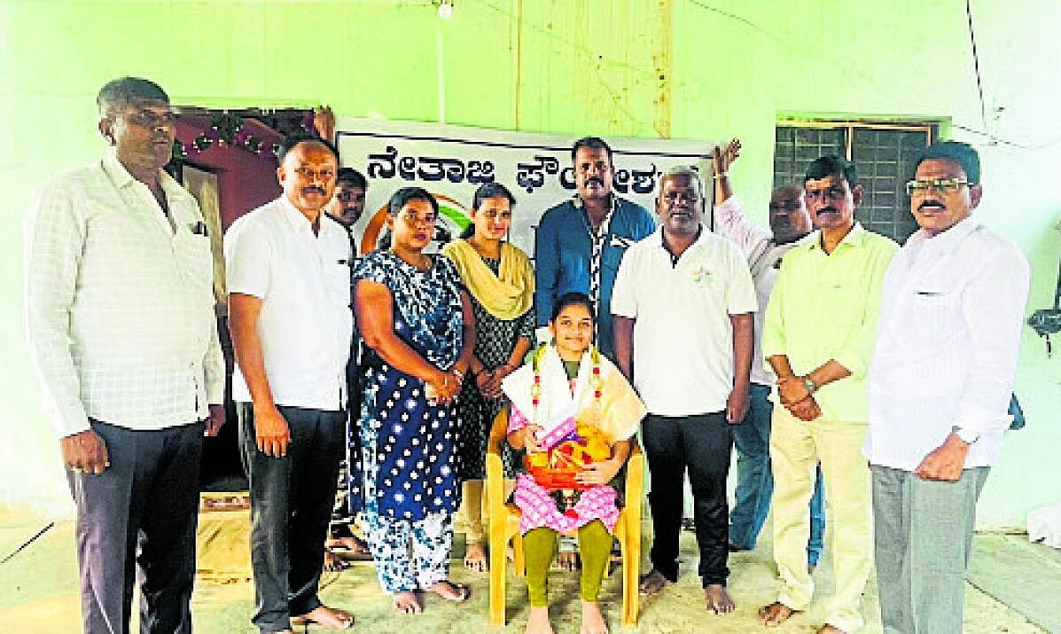 ಪ್ರತಿಭಾವಂತ ವಿದ್ಯಾರ್ಥಿಗಳಿಗೆ ಸತ್ಕಾರ