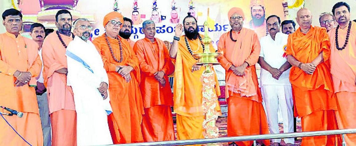 ಸಿದ್ಧಾಂತ ಶಿಖಾಮಣಿ ಗ್ರಂಥಕ್ಕೆ ಟೀಕೆ ಸಲ್ಲ: ಕಾಶಿ ಶ್ರೀ