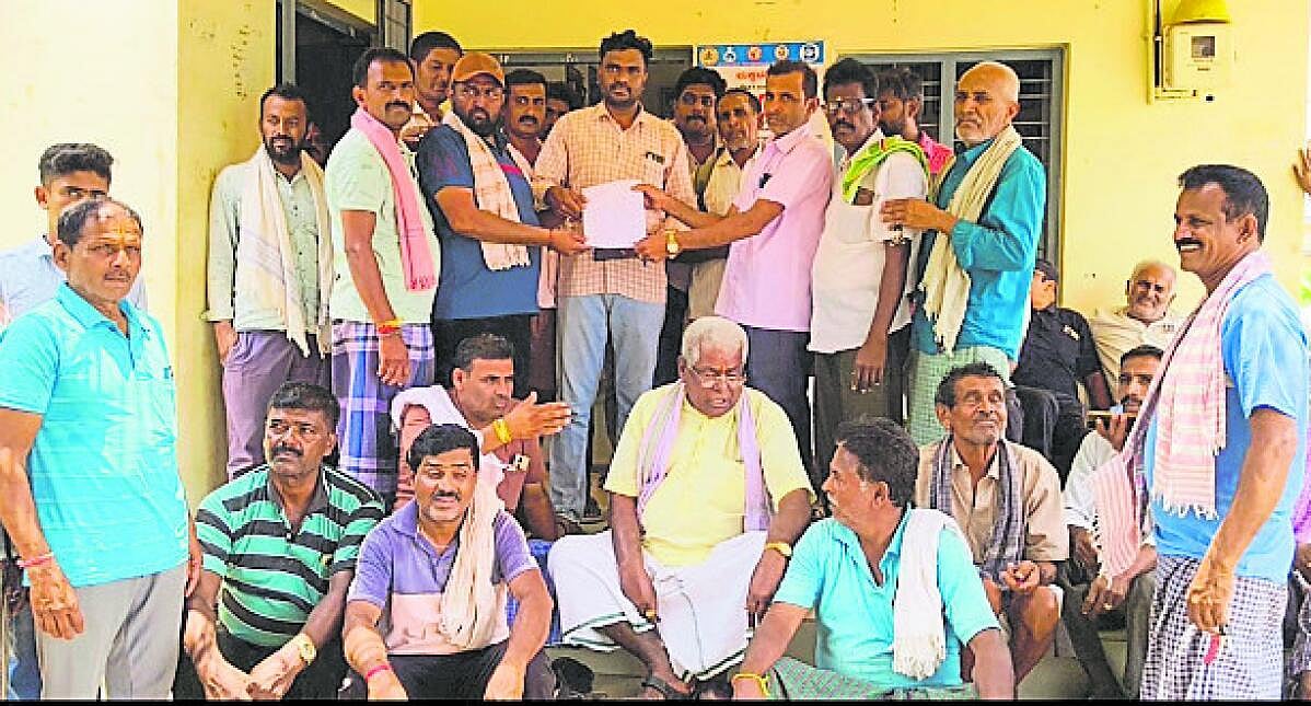 ಬೆಸ್ಕಾಂ ಕಚೇರಿ ಮುಂದೆ ಪ್ರತಿಭಟನೆ