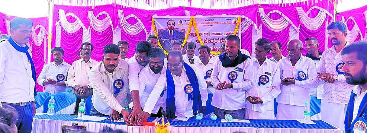 ‘ಮೌಢ್ಯತೆ ಬಿಡಿ, ಬಾಬಾಸಾಹೇಬರ ಅನುಸರಿಸಿ’