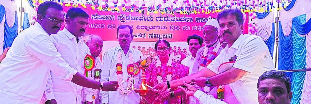 ಶಿಕ್ಷಕ ಬದುಕಿನ ದಾರಿದೀಪ