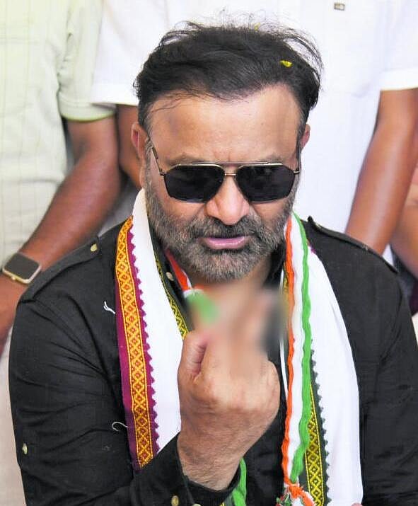 ಟ್ರಂಪ್‌ಗೆ ಮಧ್ಯದ ಬೆರಳು ಪ್ರದರ್ಶಿಸಿದ ಲಾಡ್‌
