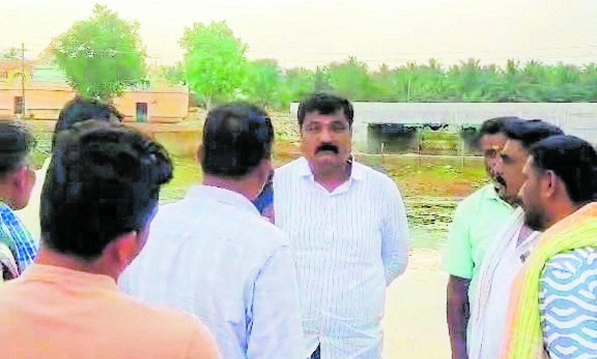 ಕೆರೆ ಕಾಮಗಾರಿ ಪೂರ್ಣಗೊಳಿಸಿ: ಮಂಜು