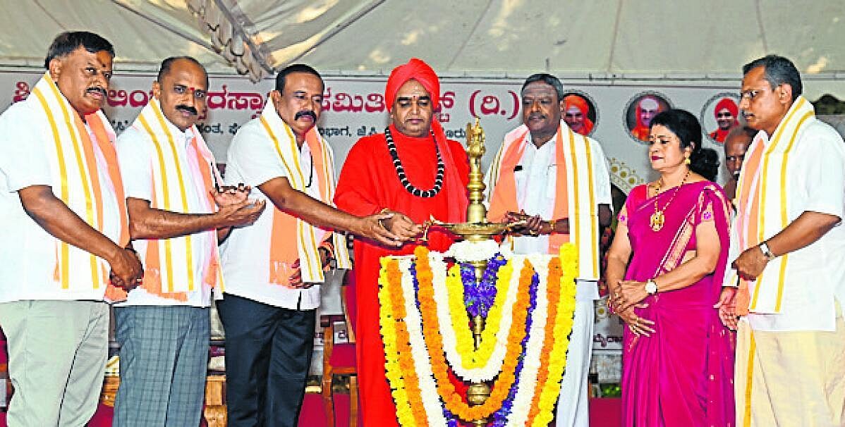 ‘ಸಮಾಜಕ್ಕೆ ಕೈಲಾದ ಕೊಡುಗೆ ನೀಡಿ’