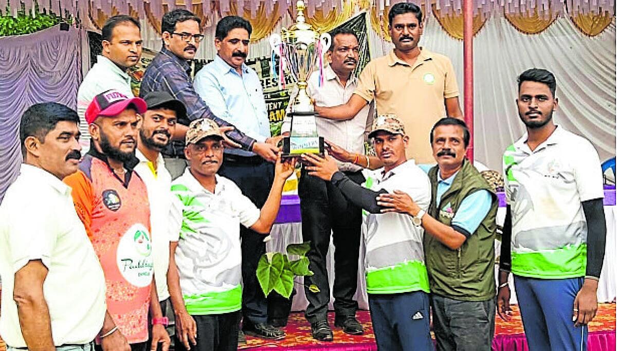 ಪತ್ರಕರ್ತರ ತಂಡಕ್ಕೆ ಪ್ರಶಸ್ತಿ