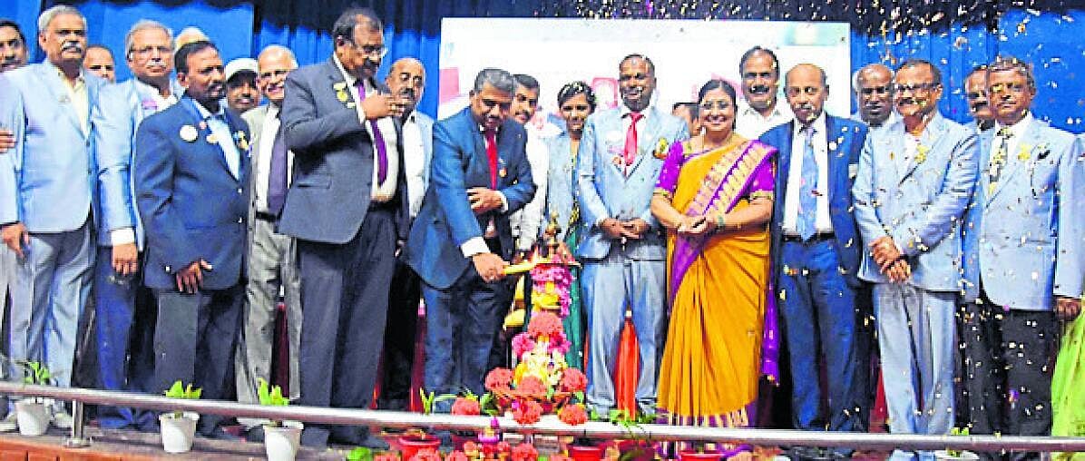 ನಾಯಕತ್ವಕ್ಕಿಂತ ಸೇವೆ ಮುಖ್ಯ