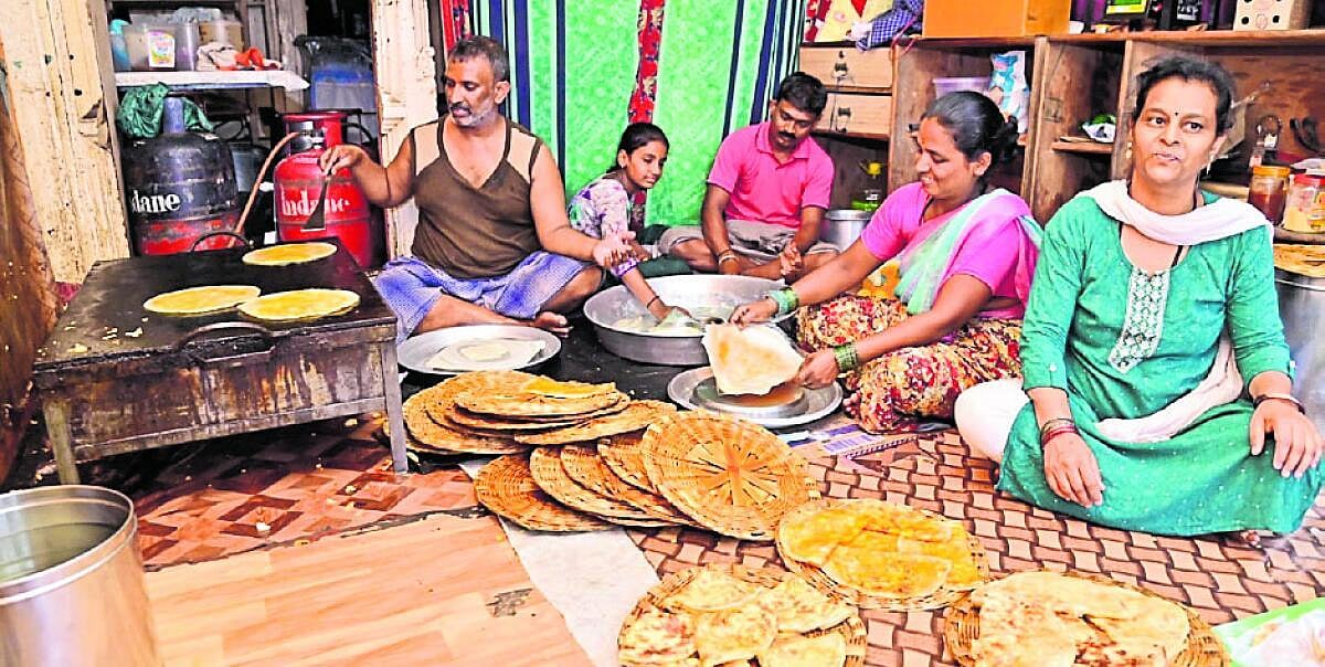 ಸಾಗರದಾಚೆಗೆ ಹೋಳಿಗೆ, ಶಾವಿಗೆ, ನರ್ಗೀಸ್ ಘಮ