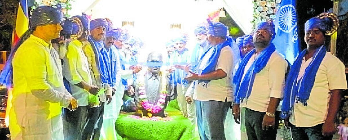 ಅಂಬೇಡ್ಕರ್ ಜಯಂತಿ: ಅದ್ದೂರಿ ಮೆರವಣಿಗೆ