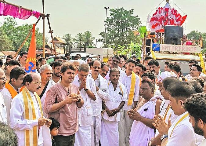 ಮಾರೂರು: ಹೊರೆಕಾಣಿಕೆ ಮೆರವಣಿಗೆ