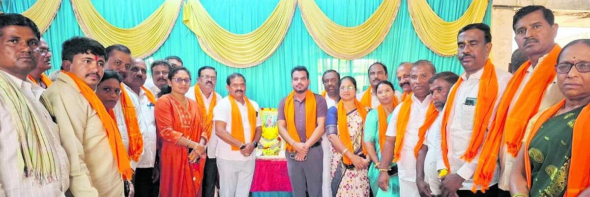 ‘ಮಹನೀಯರ ಆದರ್ಶ, ಮೌಲ್ಯಗಳ ಅರಿವು ಮೂಡಿಸಿ’