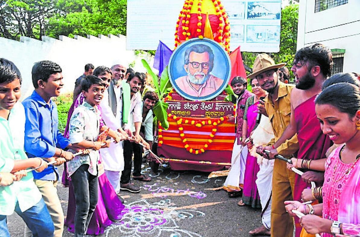 ಚಿಣ್ಣರ ತೇರು, ಸಂತೆಯ ಸಂಭ್ರಮ