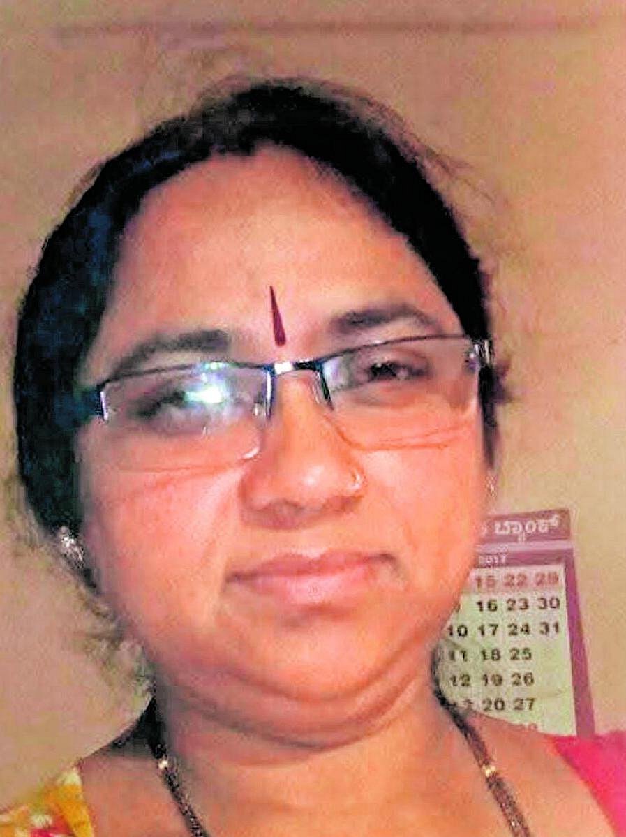 ಗುಂಡು ಹೊಡೆದುಕೊಂಡು ಶಿಕ್ಷಕಿ ಆತ್ಮಹತ್ಯೆ