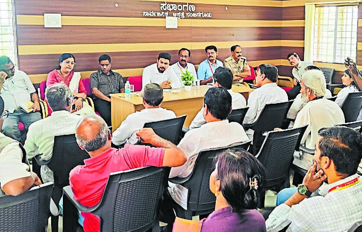 Mysuru Hospital: ನಂಜನಗೂಡು ಆಸ್ಪತ್ರೆಗಳಲ್ಲಿ ರೋಗಿಗಳಿಗೆ ಸಮರ್ಪಕ ಚಿಕಿತ್ಸೆ ...