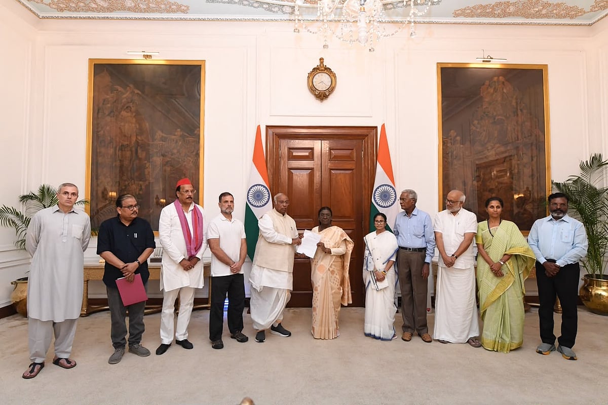 INDIA Bloc: ರಾಷ್ಟ್ರಪತಿ ಭೇಟಿಯಾದ ‘ಇಂಡಿಯಾ’ ಕೂಟ