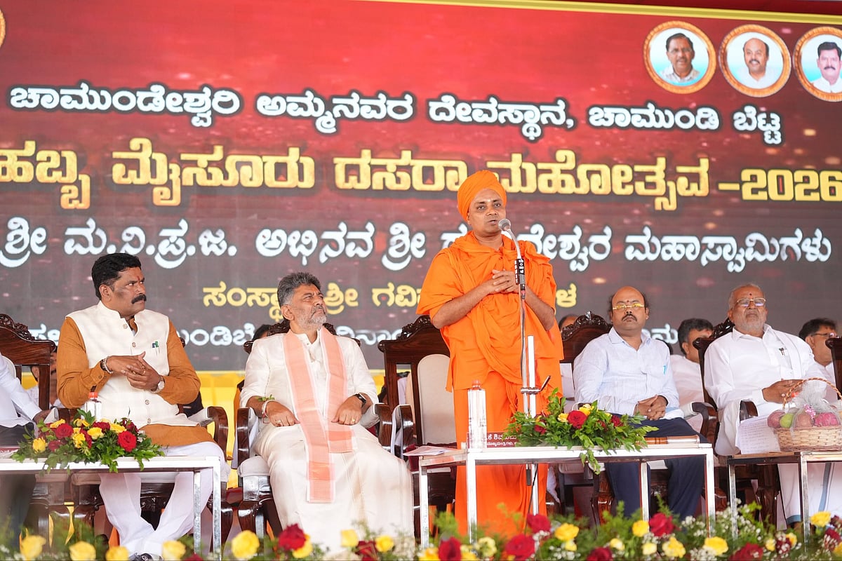 Mysuru Dasara: ಮೈಸೂರು ದಸರಾ | ಲಕ್ಷ ದೀಪಕ್ಕಿಂತ ವೃಕ್ಷದೀಪ ಹಚ್ಚಿ: ಅಭಿನವ ...