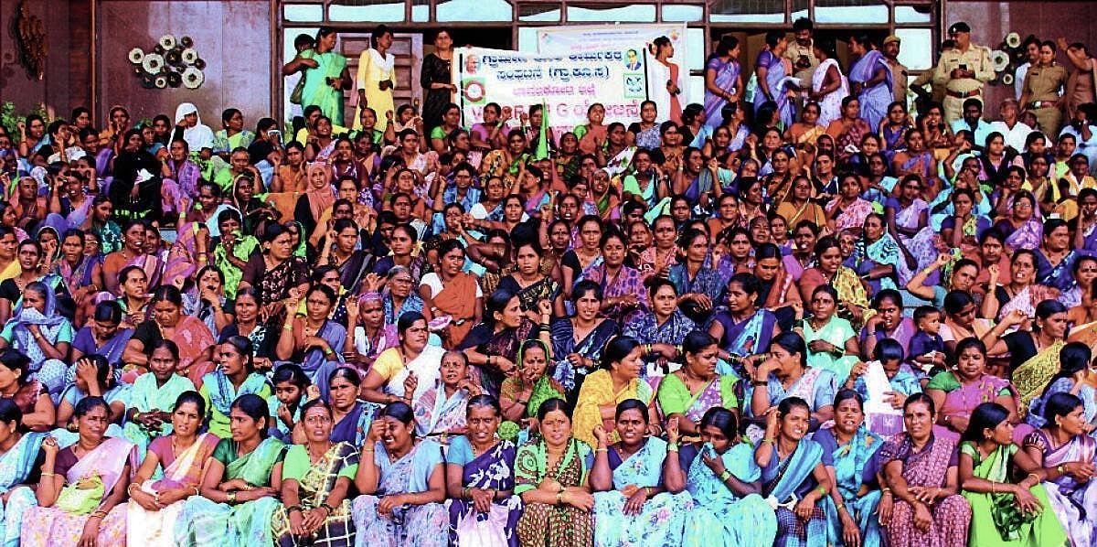 Labor Wage Protest: 3 ತಿಂಗಳ ಬಾಕಿ ಕೂಲಿ ಪಾವತಿಗೆ ಒತ್ತಾಯಿಸಿ ಬಾಗಲಕೋಟೆಯಲ್ಲಿ ...