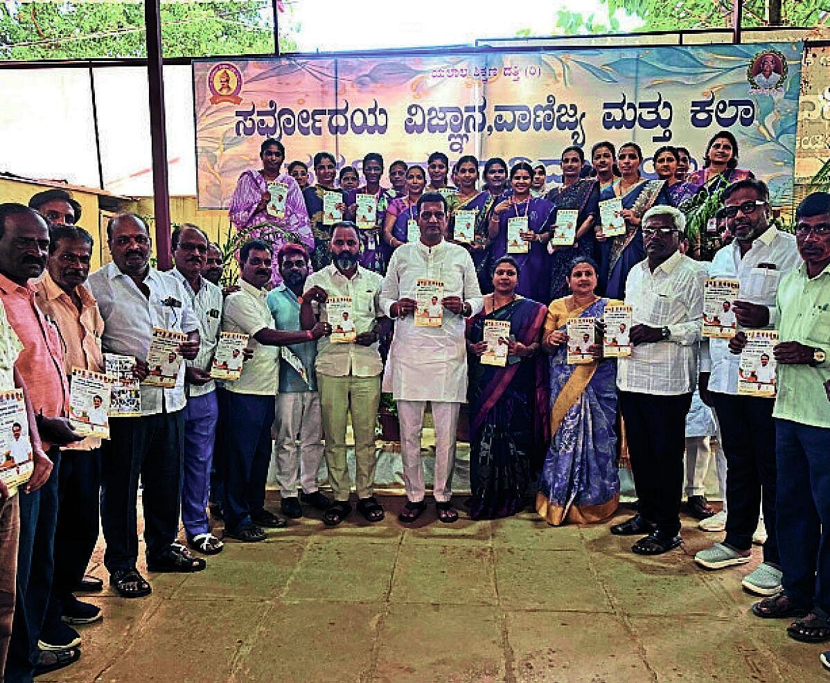Teachers' Issues: ಶಶಿಲ್ ನಮೋಶಿ ಪರ ಮತಯಾಚನೆ ಮಾಡಿದ ಶಾಸಕ ಸಿದ್ದಲಿಂಗಪ್ಪ ಪಾಟೀಲ