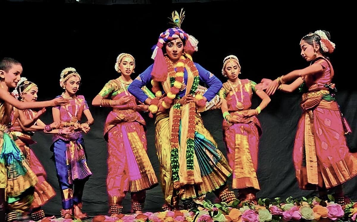 Cultural Event: ಗೋಣಿಕೊಪ್ಪಲು ದಸರಾ ಸಾಂಸ್ಕೃತಿಕ ಕಾರ್ಯಕ್ರಮದಲ್ಲಿ ನೃತ್ಯ, ನಾಟಕ ...