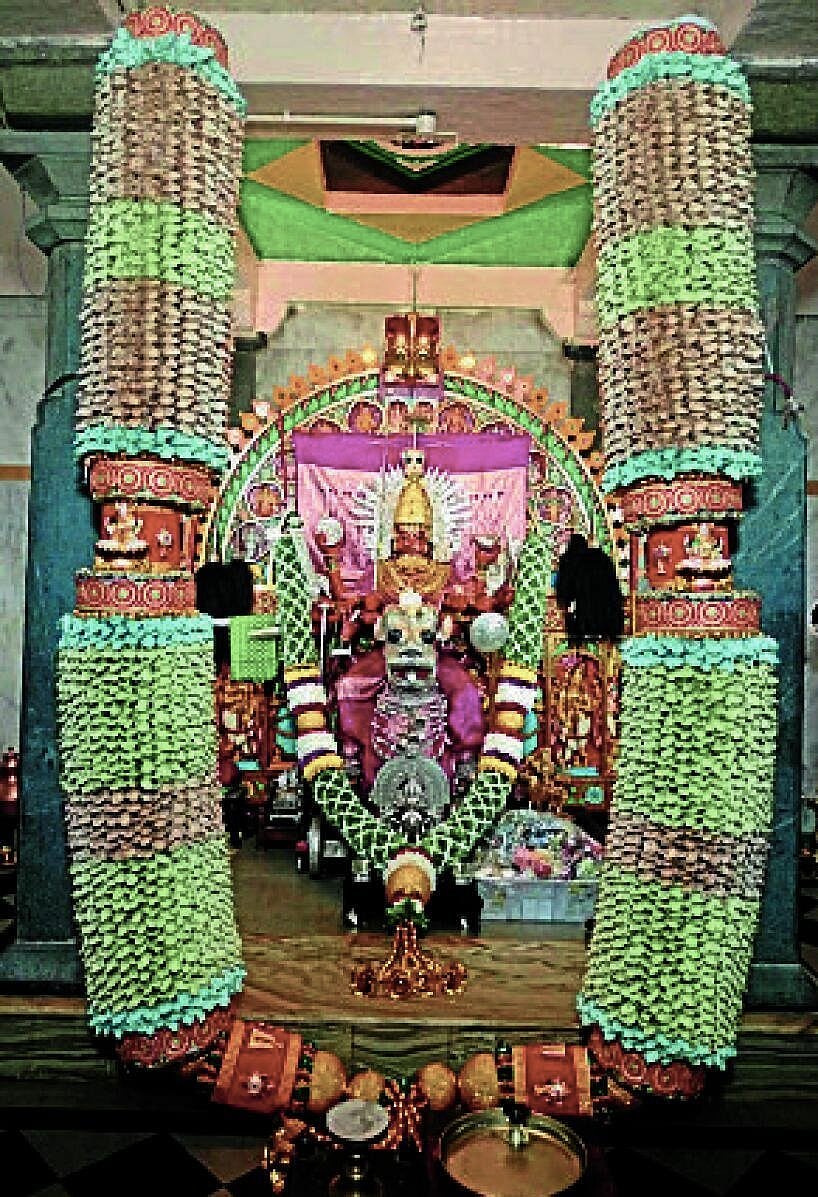 Temple Offering: ದೇವಿಗೆ ಹಣದ ಮಾಲೆ ಅರ್ಪಿಸಿದ ರಿಯಾಜ್ ಭಕ್ತನ ವಿಶಿಷ್ಟ ಸೇವೆ