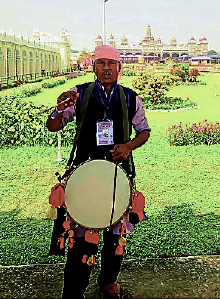 Folk Art Award: ತಾಷಾರಾಂ ಡೋಲ್ ನಾದಕ್ಕೆ ಕಲಾವಿದ ಹುಸೇನ್ ಬಾಷಾ ಅವರಿಗೆ ಅಕಾಡೆಮಿ ಗೌರವ