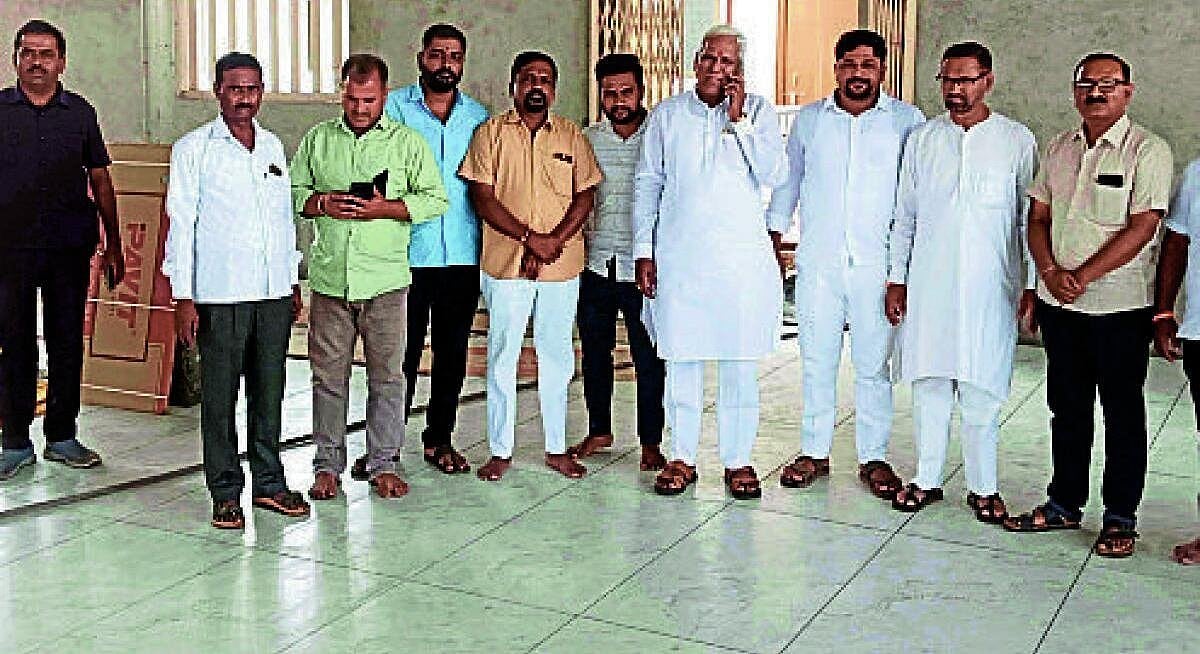 MLA Inspects Works: ಶಾಸಕ ಸಿದ್ದು ಸವದಿ ಕಾಮಗಾರಿ ಪರಿಶೀಲಿಸಿ ಮೆಚ್ಚುಗೆ