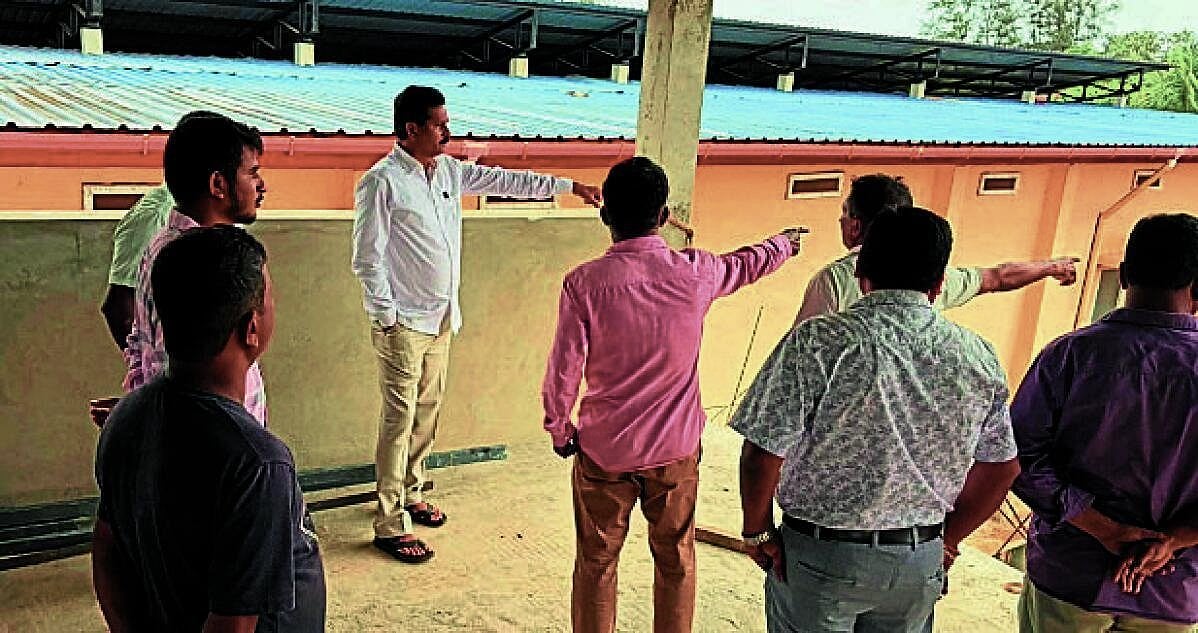 MLA Visit: ಶಾಲೆಗೆ ಶಾಸಕ ಭೇಟಿ: ಕಾಮಗಾರಿ ಪರಿಶೀಲನೆ