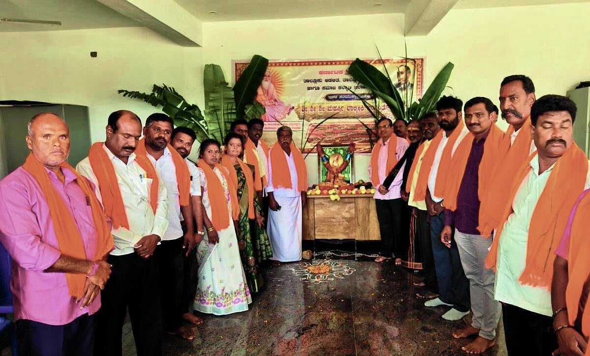 Valmiki Jayanti Absence: ಮಹರ್ಷಿ ವಾಲ್ಮೀಕಿ ಜಯಂತಿಗೆ ಅಧಿಕಾರಿಗಳು ಗೈರು