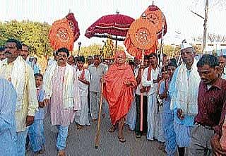 ಅಡ್ಡಪಲ್ಲಕ್ಕಿಯಲ್ಲಿ ವಚನಸಾರ ಮೆರವಣಿಗೆ