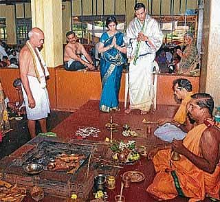 ಸರ್ಪಸಂಸ್ಕಾರ ಸೇವೆ ಸಲ್ಲಿಸಿದ ಲಕ್ಷ್ಮಣ್