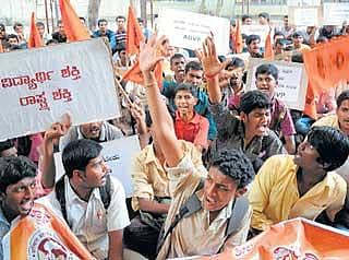 ಸರ್ಕಾರಿ ಕೋಟಾ ಕಡಿತಕ್ಕೆ ವಿರೋಧ