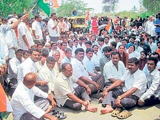 ಹಲ್ಲೆ: ಕಾಂಗ್ರೆಸ್ ಕಾರ್ಯಕರ್ತರಿಂದ ಪ್ರತಿಭಟನೆ