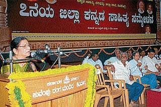 ಭ್ರಮೆ ಬಿಡಿ, ಕನ್ನಡ ಬಳಸಿ: ತಾಯಂದಿರಿಗೆ ಜಯಾ ಕಿವಿಮಾತು