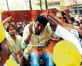 ಸ್ವಾಗತ ಕಮಾನು ಬಿದ್ದು ನಟ ಶಿವರಾಜ್‌ಕುಮಾರ್‌ಗೆ ಗಾಯ