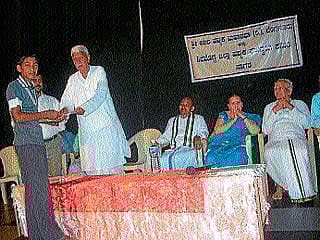 ತವರು ನೆಲ ಅಭಿವೃದ್ಧಿಗೆ ಶ್ರಮಿಸಿ