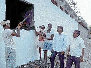 ಎಪಿಎಂಸಿ ಅಕ್ರಮ ಕಟ್ಟಡ ತೆರವು