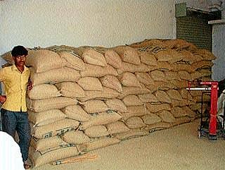 ಬೇಳೆ ವಿಳಂಬ, ಬೇಯದ ಶಾಲೆ ಬಿಸಿಯೂಟ