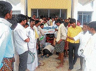 ಅಸಮರ್ಪಕ ಪಡಿತರ: ಪ್ರತಿಭಟನೆ