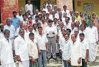 ಸಮಸ್ಯೆಗಳಿಗೆ ಸ್ಪಂದಿಸುವಂತೆ ಆಗ್ರಹಿಸಿ ಕಚೇರಿಗೆ ಮುತ್ತಿಗೆ